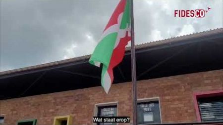 Beter onderwijs in Burundi 3: Trots op vlag