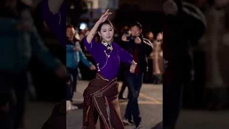 民族舞蹈《苏拉》……
