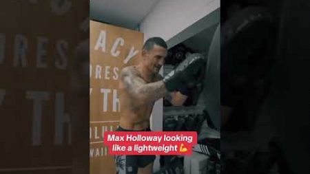 Lightweight Holloway loading ⏳ #UFC300 (via blessedmma/IG)