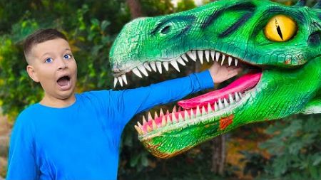 Don&#39;t put your hand in the mouth of a Dinosaur! - Entertainment for kids at the Park
