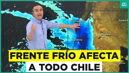 Autos congelados en el sur: Así es el frente frío que afecta a Chile
