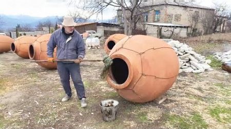 国外手艺人制作超大陶罐，高度两米却不能站立，太奇怪了
