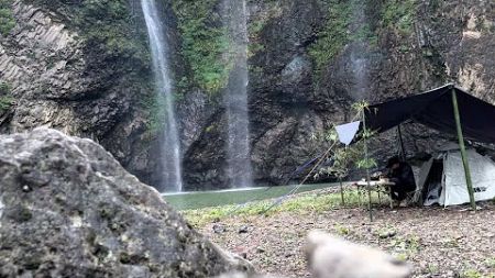 Hiking to a Hidden Waterfall: My Serene Camping Adventure 徒步旅行到隐藏瀑布：我的宁静露营冒险