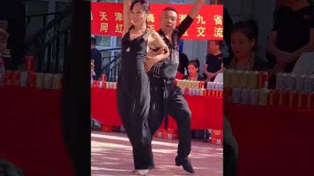 #舞台无处不在 #dance #funny #kungfu #duet #douyin #舞蹈 #舞蹈 #chinesegirl #dancing #happy #music