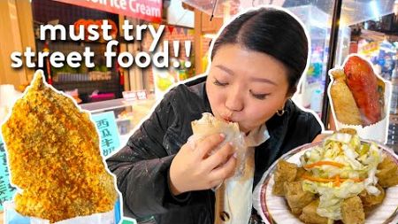 TAIWAN STREET FOOD! Eating at the LARGEST NIGHT MARKET in Taipei 🍗