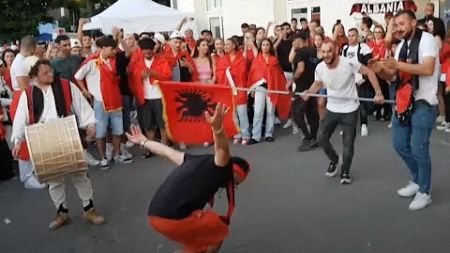 ALBANER tanzen den (ADLER) tanz in DÜSSELDORF (Fussball EM 2024) Spanien vs ALBANIEN - Live Musik !!