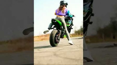 lady bike stunts #kawasaki #motogp #motorbike #ducati @sarahlezito @tensports