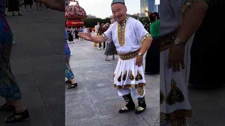 木拉提大叔带来的新疆维吾尔族舞蹈，his name is mulati,he is dancing the Uyghur dance #xinjiang #uyghurdance