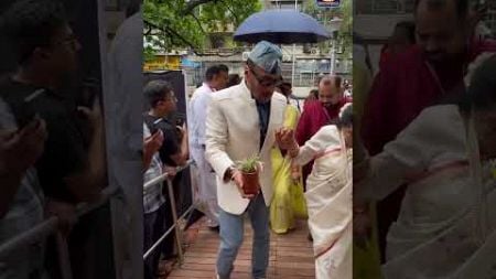 Actor Jackie Shroff&#39;s Heartfelt Moment Touching Asha Bhosle&#39;s Feet For Blessings | N18S