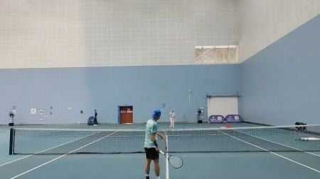 网球学习20，网前对底线的截击训练。