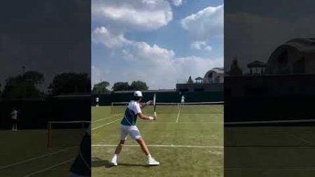 INSANE FOREHAND STRIKING ON GRASS FROM 18 YEAR OLD!🔥🤯 #shorts #tennis
