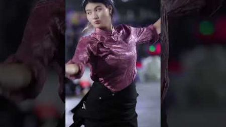 藏族舞蹈美女-巴塘翁姆