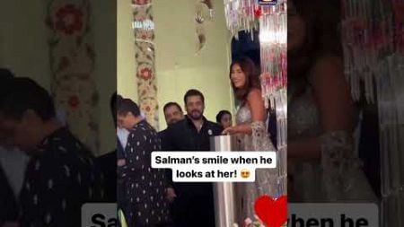 Salman Khan Smiles As Radhika Seth Enters the Ambani Sangeet Bash In A Beautiful Saree | N18S