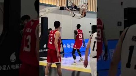 &quot;This is as physical as a black man.&quot;（&quot;这身体素质完全不输黑人&quot;） #basketball #野球之家 #nba