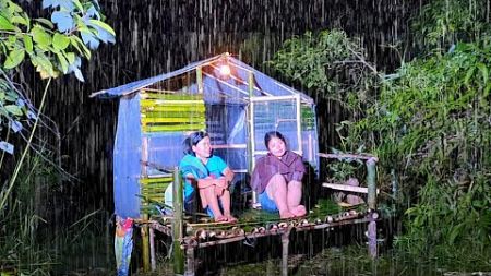 Camping hujan deras||Dibantai hujan lebat sampai pagi,Membangun shalter dari dari bambu.