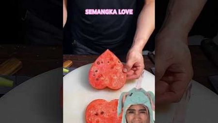 SEMANGKA BENTUK LOVE #fruit #food #watermelon #goodthing #reaction