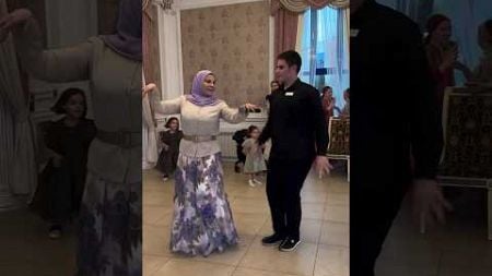 Красивый танец певицы! #свадьба #ловзар #чеченцы