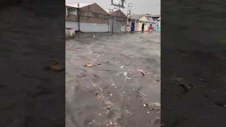#Videos │ Fuertes #lluvias dejan #inundaciones y autos varados en #Naucalpan