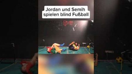 Jordan und Semih spielen blind Fußball #jordan #semih #lustig #meme #viral #short #fußball #blind