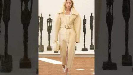 Gigi Hadid for Jacquemus #gigihadid #jacquemus #model #runway #catwalk #fashion #iconic #shorts