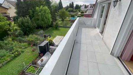 Im Verkauf: Großzügige Dachgeschosswohnung mit Balkon, Kamin und Gartenanteil, in Groß-Zimmern