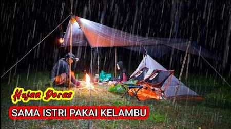 Camping di guyur hujan deras. Pakai kelambu bersama istri.