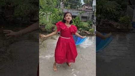 Chatri Na Khol Barsat Mein#Kritikachannel#Shorts#Dance #Shortvideo