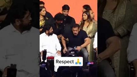 Salman Khan TRUE GENTLEMAN!! #superstar give his chair to others #salman #shorts