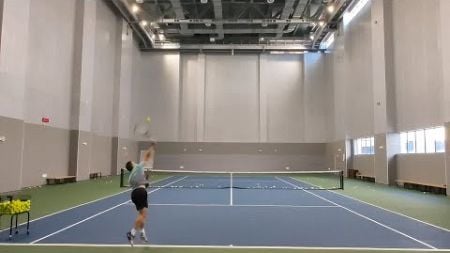 网球二区内角发球，刻意训练。