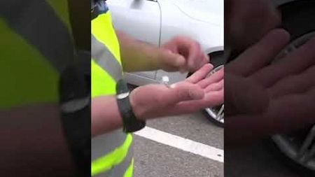 Ils se font arrêter avec de la drogue dans la voiture ! #shorts