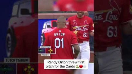 Randy Orton’s first pitch at the Cardinals game ⚾