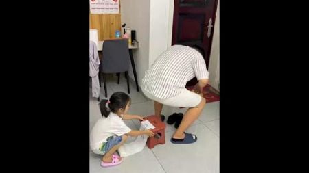 爸爸出去喝酒被女儿教育！还是女儿霸气！ #funny #萌娃 #funnybaby #comedy