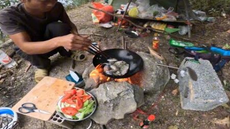 荒野露营垂钓，孤僻的我很喜欢这个没人打扰的地方