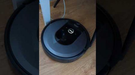 AI iRobot sprząta mi dom😱🥰 Nowe technologie są super! #sprzątanie #ai #nowetechnologie #ciekawostki