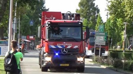 Hulpdiensten met spoed op een open dag in Hendrik-Ido-Ambacht