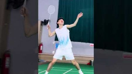 还不知道平时怎样辅助提升球技的，身体素质训练来喽 #badminton #搞笑