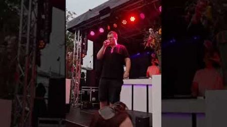 Zanger Lucas optreden op de Kermis in Noordwijkerhout 2024