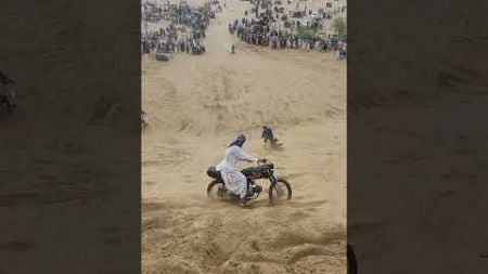 Super star vs Honda 125 🔥 in desert #shorts #viralvideo @Rider.647