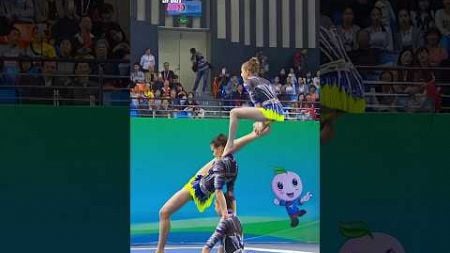 💪 EPIC Balance In Women&#39;s Acrobatics!