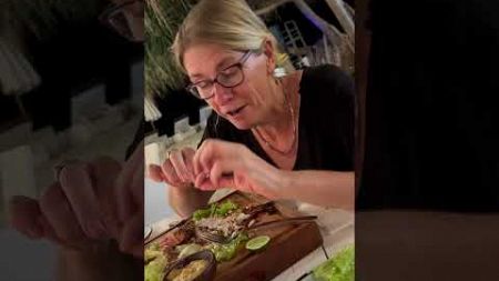 Anita is lekker aan het eten!