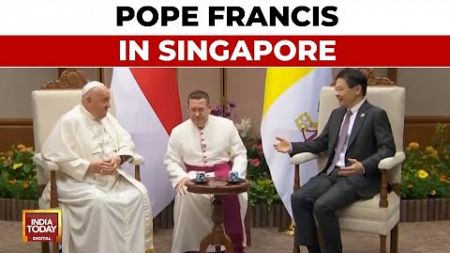 Pope Meets Singapore&#39;s President And Prime Minister During Final Leg Of Trip Through Asia