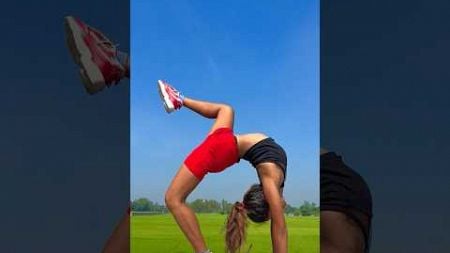 Patli jaga pr kaise kiya stunt 😱🔥 #milisarkar #fitness #flexibility #yogapractice #ytshorts