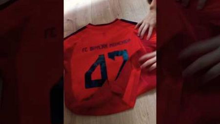 5 voetbal shirts van ons