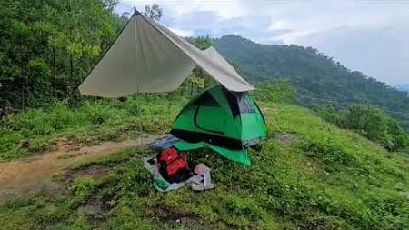 野外露营遇大风雨，帐篷连人差一点点就起飞