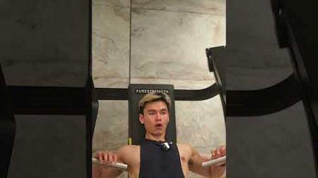 อยากอกหนา ทรงสวย มีมิติ เหมือนนายแบบด้วยท่า Chest Press 💪