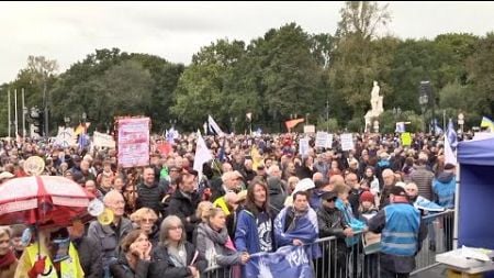 Thousands in Berlin protest against arms supplies to Ukraine