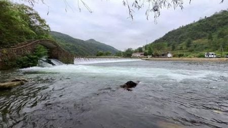 凤凰古城国庆节免费露营停车观光的景点，小桥流水人家，山水不错