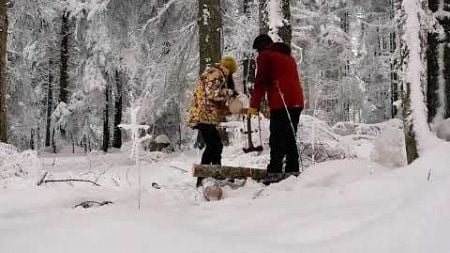 夫妻俩在雪地里露营，幸福感满满#雪地里撒欢 #解压#户外露营