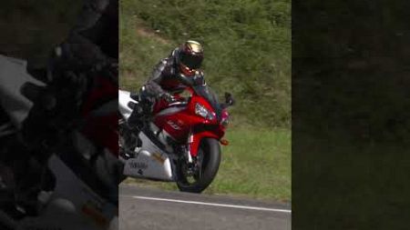 La Yamaha R1 dans le &quot;corkscrew&quot;