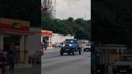 AUTOS ANTIGUOS EN Cuba 🇨🇺 , Caminan a diario